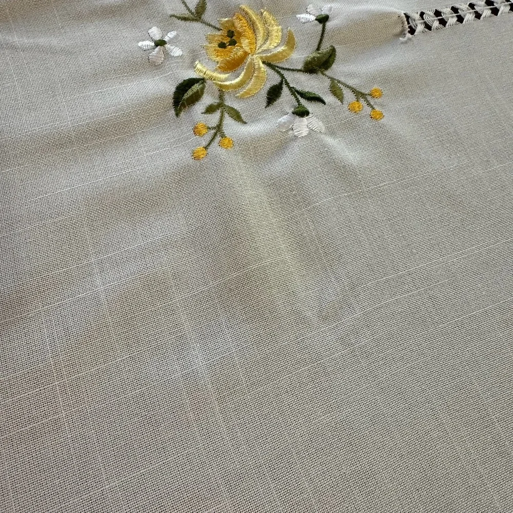 Vintage Embroidered Tablecloth Cream Yellow w/Napkins